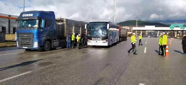 Ticari araçların lastikleri tek tek denetlendi