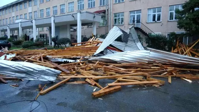 Trabzon'da fırtınanın bilançosu gün ağarınca ortaya çıktı