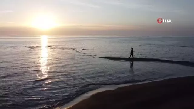 Van Gölü'nün üzerinden yürüdüler