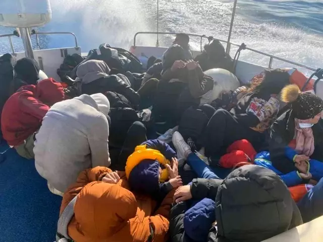 Son dakika haber! Yunanların ölüme terk ettiği göçmenleri Sahil Güvenlik kurtarıyor