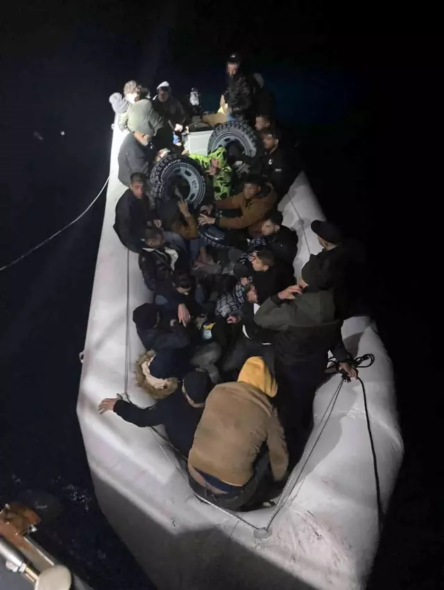 Son dakika haber! Yunanların ölüme terk ettiği göçmenleri Sahil Güvenlik kurtarıyor