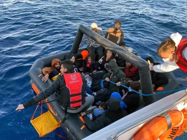 Son dakika haber! Yunanların ölüme terk ettiği göçmenleri Sahil Güvenlik kurtarıyor