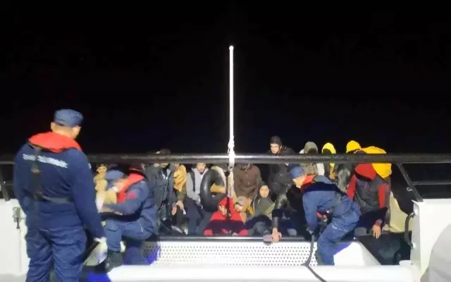 Son dakika haber! Yunanların ölüme terk ettiği göçmenleri Sahil Güvenlik kurtarıyor