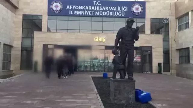 AFYONKARAHİSAR - İddia kuponu dolandırıcılığı operasyonunda 7 zanlı tutuklandı