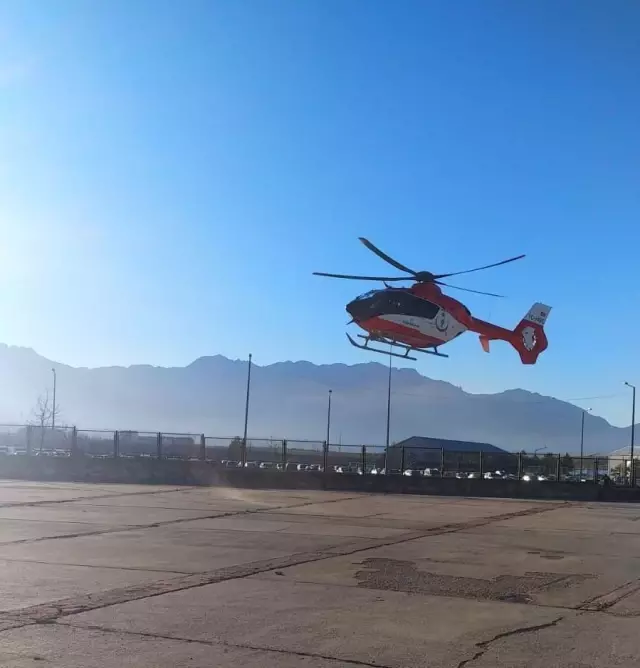Ambulans helikopter kalp krizi geçiren hasta için havalandı