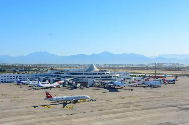 Son dakika! Bakan Karaismailoğlu: Antalya Havalimanı ihalesi ekonomiye olan güvenin göstergesi