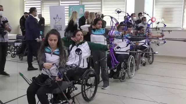 Bağcılar'da mankenler, 'Dünya Engelliler Günü' için podyuma çıktı