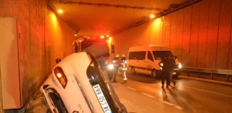 Beşiktaş'ta servis minibüsüne çarpan otomobil yan yattı: 1 yaralı