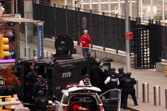 BM Genel Merkezi önünde intihar girişiminde bulunan şahıs panik yarattı