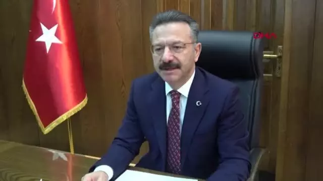 ENGELLİ İKİZLER OKUDUĞU TÜRKÜLERLE HAYATA BAĞLANIYOR