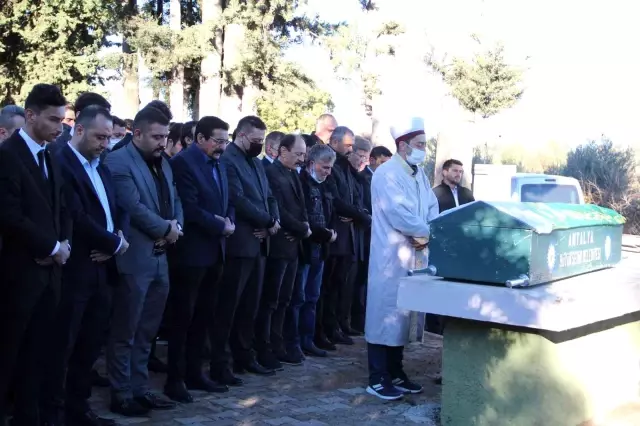 Eski eşi tarafından katledilen kadına son görev