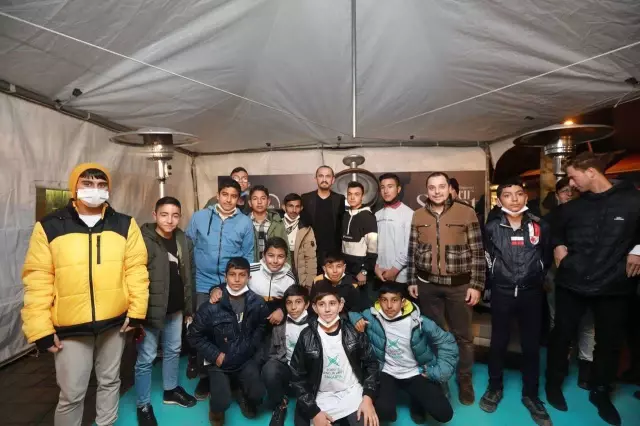 Eski milli futbolcu Tuncay Şanlı, Adapazarı'nda Aynalıkavak Sohbetleri'ne katıldı