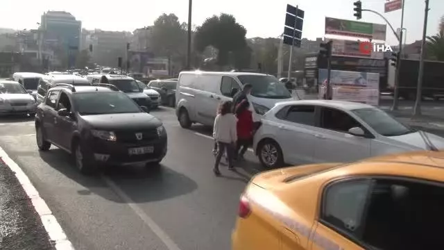 Son dakika haberleri! Fatih'te 7 yaşındaki çocuğun hayatını kaybettiği motosiklet kazası kamerada