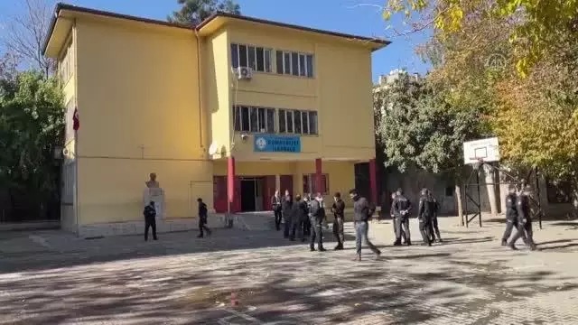Son dakika haberi | GAZİANTEP - Okulda çıkan yangın söndürüldü (2)