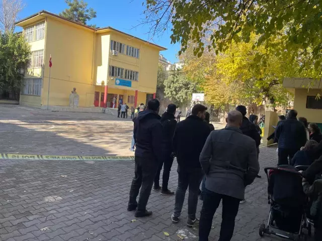Son dakika haberi | GAZİANTEP - Okulda çıkan yangın söndürüldü (2)