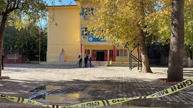 Son dakika haberi | GAZİANTEP - Okulda çıkan yangın söndürüldü (2)