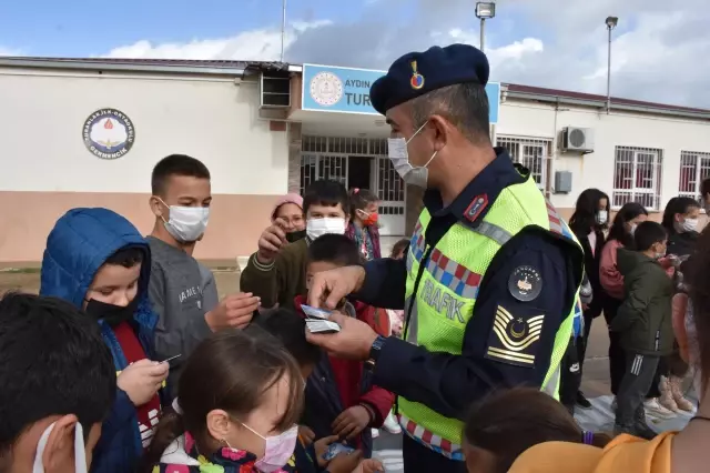 Germencik'te jandarma, öğrencilerle buluştu
