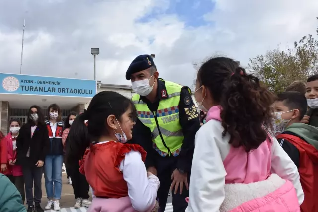 Germencik'te jandarma, öğrencilerle buluştu