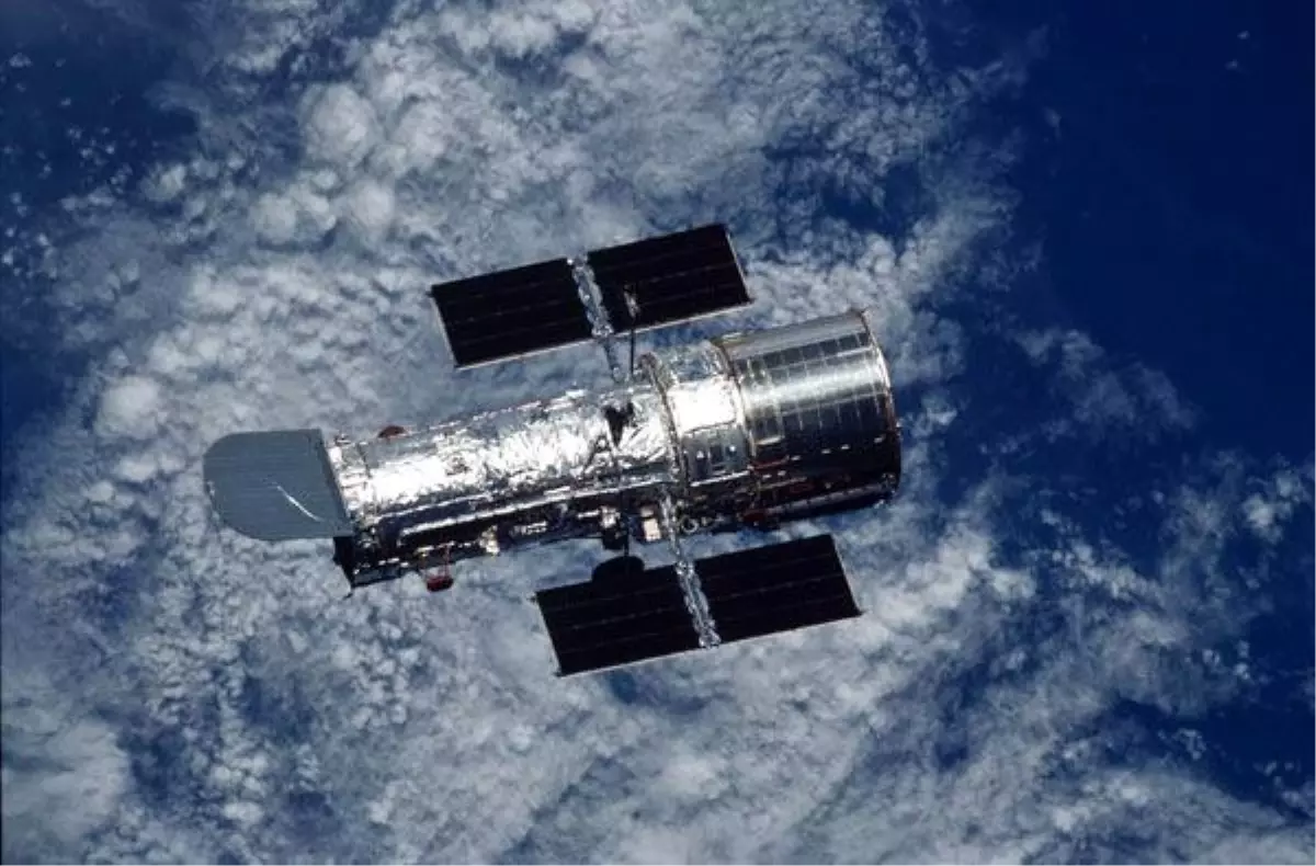 hubble gunes sistemi nin gaz gezegenlerini goruntuledi hubble gunes sistemi nin gaz gezegenlerini goruntuledi