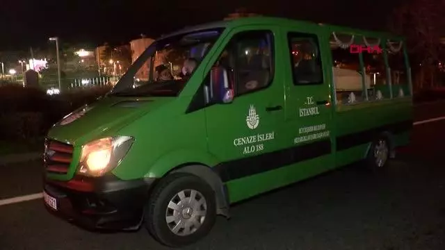 İSTANBUL-BEŞİKTAŞ'TA OTOYOLDA KARŞI YÖNE GEÇMEYE ÇALIŞAN YAYA KAZADA HAYATINI KAYBETTİ