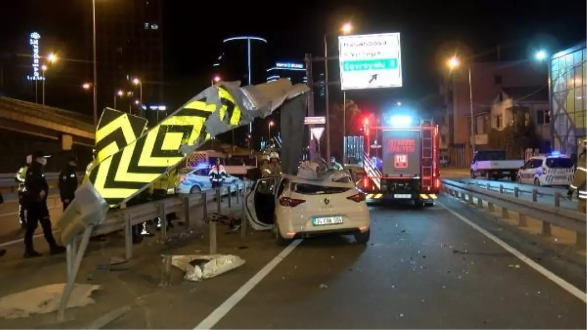 Lastiği patlayan kiralık araçla bariyerlere ok gibi saplandı: 1 ölü