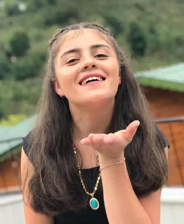 Lösemi tanısı konulduktan 5 gün sonra koronavirüse yakalanan Eylem, yaşamını yitirdi