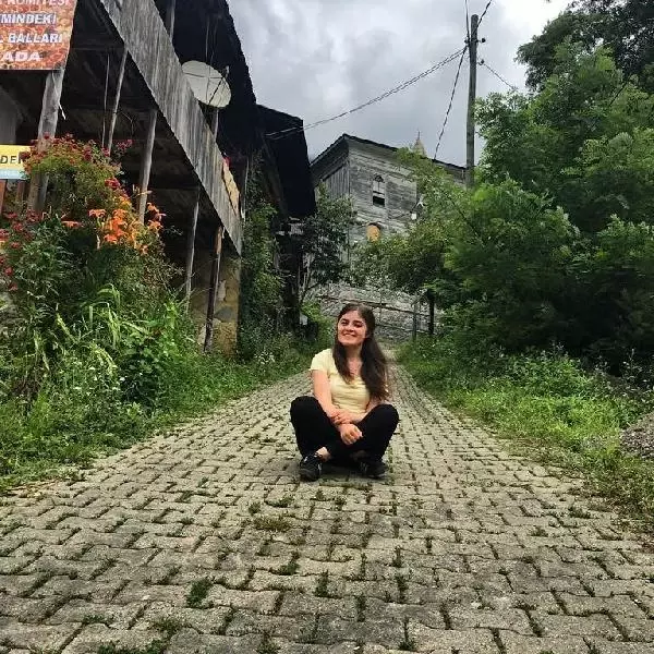 Lösemi tanısı konulduktan 5 gün sonra koronavirüse yakalanan Eylem, yaşamını yitirdi