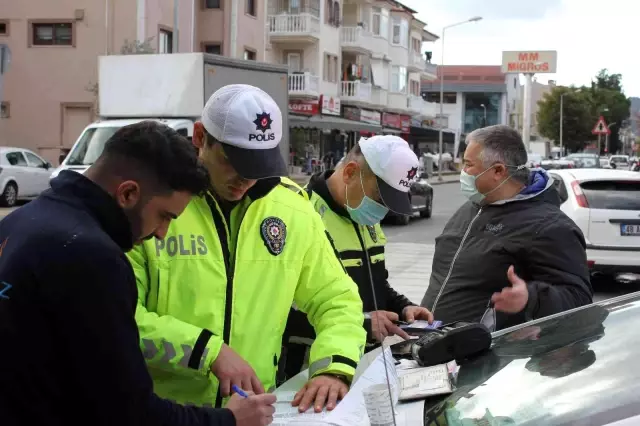 Marmaris'te kask takmayan motosiklet sürücülerine ceza kesildi