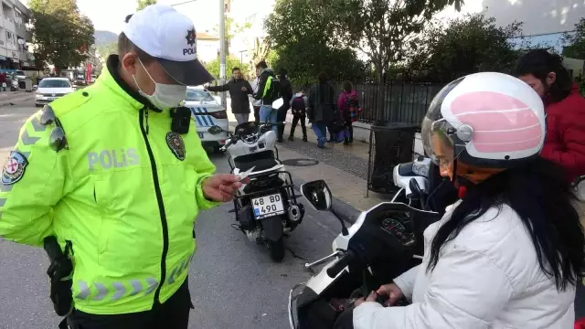 Marmaris'te kask takmayan motosiklet sürücülerine ceza kesildi