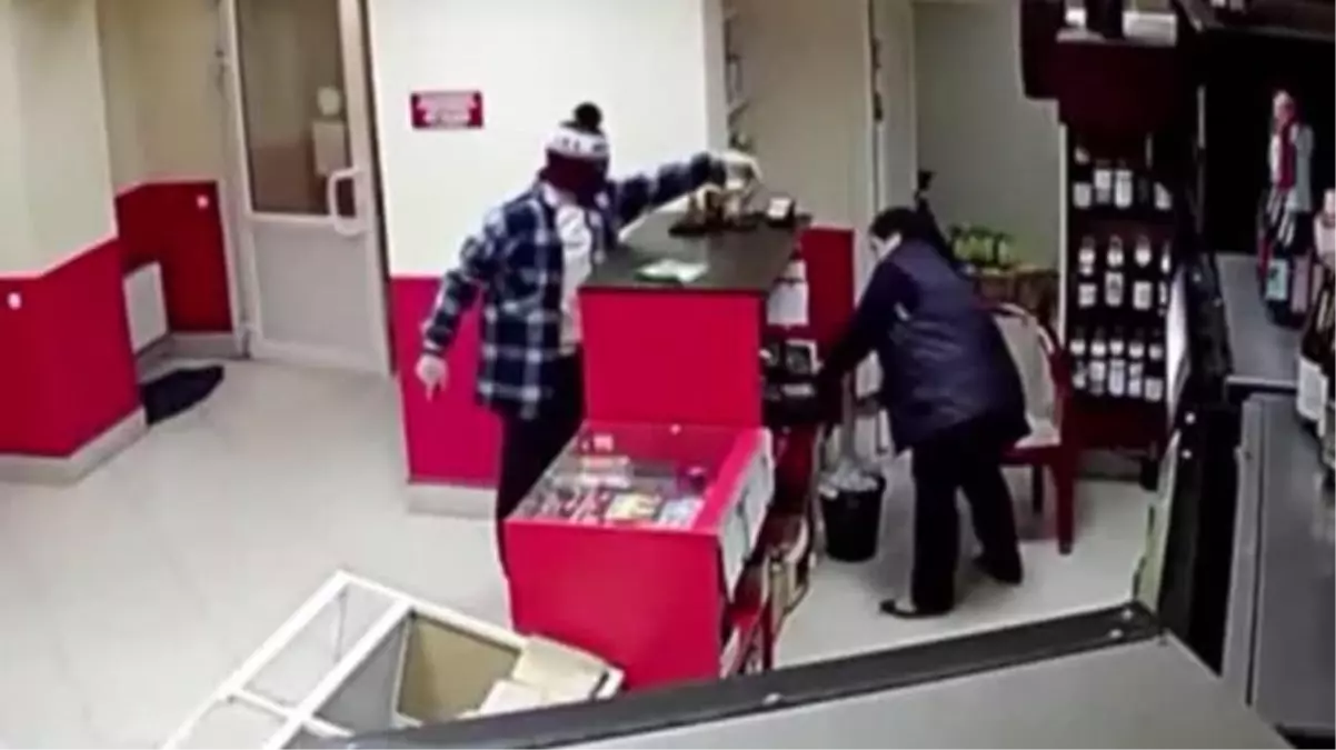 Oyuncak tabancayla soyguna kalkışan hırsızın peşini sakarlıkları bırakmadı, sonunda paçayı ele verdi