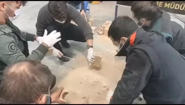 Palet takozlarına zulalanan eroini narkotik köpeği 'Millov' buldu