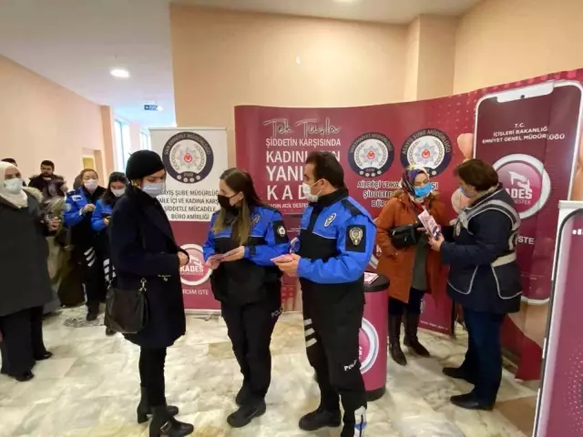 Polisten vatandaşlara bilgilendirme