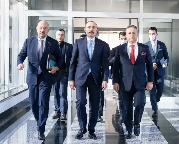 TİM Başkanı Gülle: Dış ticaret fazlası veren Türkiye hedefine çok yakınız