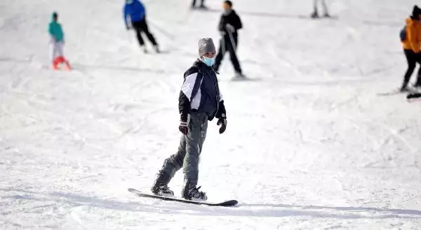 Uludağ'da kayak öğrenmenin saati 450 lira