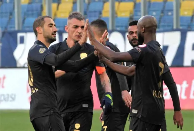 Ziraat Türkiye Kupası: MKE Ankaragücü: 3 Nazilli Belediyespor: 0
