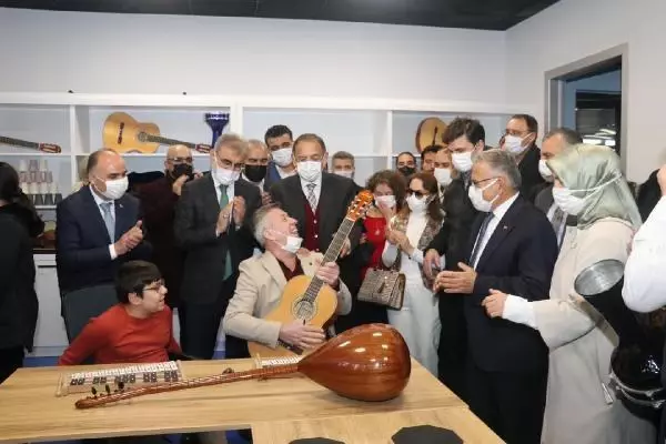 AK PARTİ'Lİ ÖZHASEKİ: BİZDEN ÖNCE SİCİLLİ MİLİTANLAR BELEDİYEDE ÇALIŞIYORDU