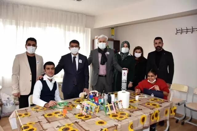 Başkan Çelik'ten Dünya Engelliler Günü jesti