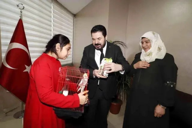 Başkan Sayan, Elifnur'un hediye isteğini yerine getirdi
