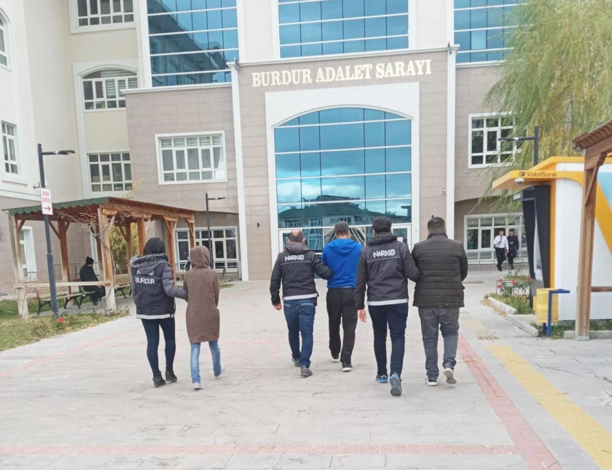 Burdur'da uyuşturucu operasyonunda 3 kişi tutuklandı