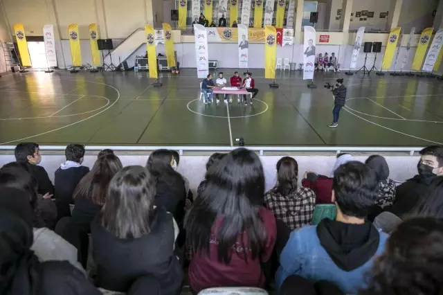 Büyükşehir Belediyesinin basketbolcuları, genç yeteneklerle buluştu