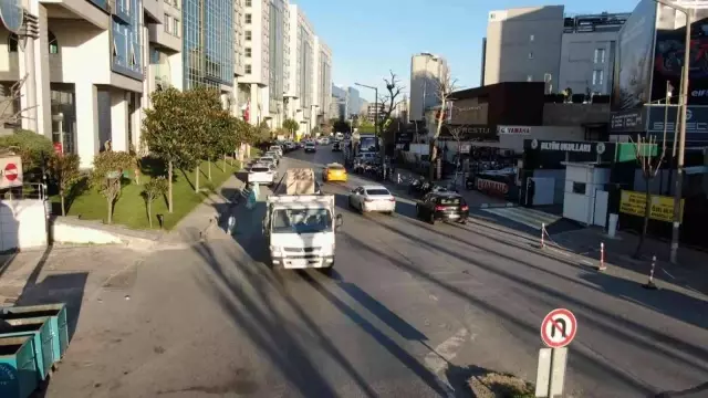 Caddeyi motosiklet sergisine çevirdiler trafik çileye dönüştü
