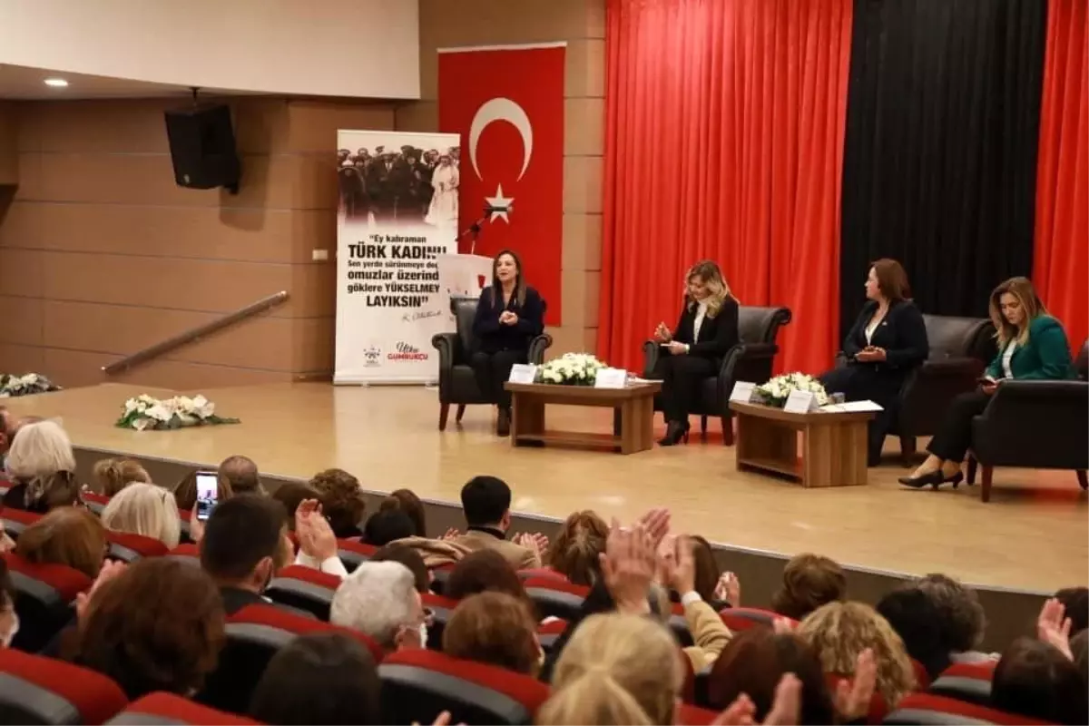 Çiğli'de kadının siyasetteki yeri anlatıldı