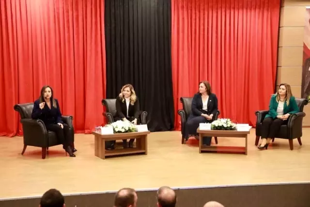 Çiğli'de kadının siyasetteki yeri anlatıldı