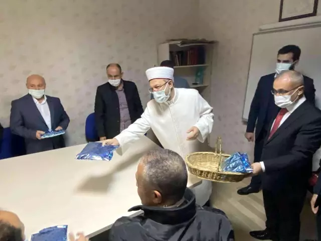 Diyanet İşleri Başkanı Erbaş, Biz diyoruz ki gönülde engel olmasın, kalpte engel olmasın