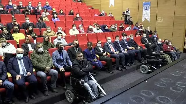 DİYARBAKIR - Engelliler sahnede hünerlerini sergiledi