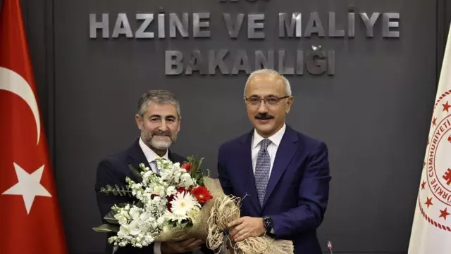 Dolar: TL'deki değer kaybı Erdoğan'ı neden endişelendirmiyor?