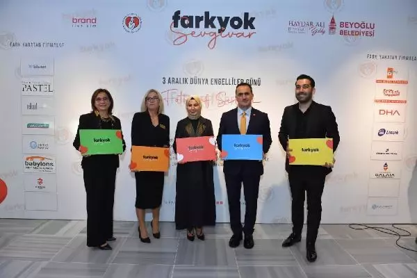 FARK YOK SEVGİ VAR' SERGİSİ BEYOĞLU'NDA GERÇEKLEŞTİ