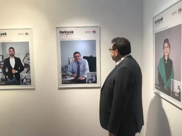 FARK YOK SEVGİ VAR' SERGİSİ BEYOĞLU'NDA GERÇEKLEŞTİ