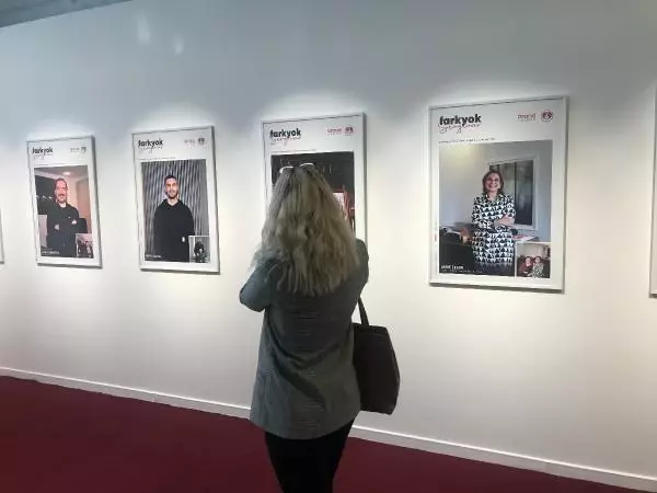 FARK YOK SEVGİ VAR' SERGİSİ BEYOĞLU'NDA GERÇEKLEŞTİ