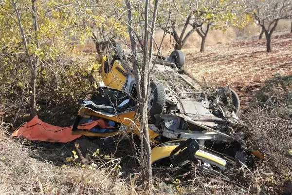 Son dakika: GAZİANTEP'TE ŞARAMPOLE DEVRİLEN TAKSİNİN SÜRÜCÜSÜ ÖLDÜ